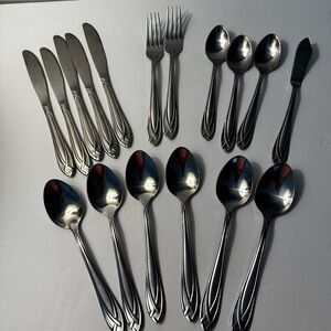 Hampton Silversmiths LACE FROSTED Stainless Older Silverware Dinner set